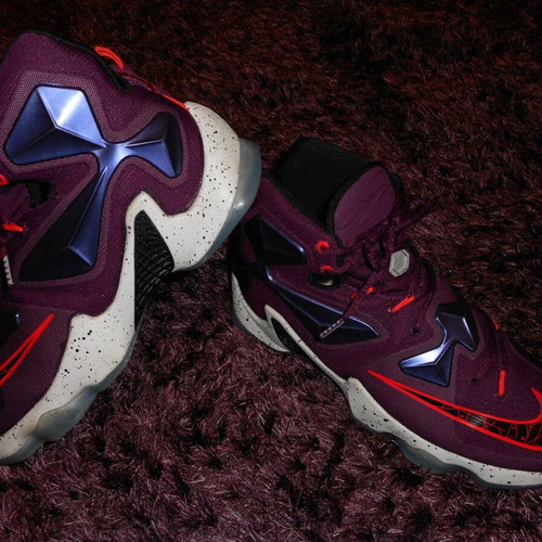 Nike LeBron 13 Mulberry sports shoes like new, size 45