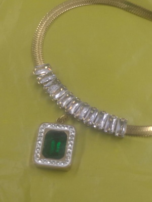 Jewelry set made of steel new with green and gold stones