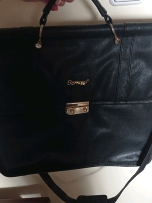 Δερμάτινη τσάντα Bartuggi μεταχειρισμένη με 2 ανοίγματα και πολλές θήκες