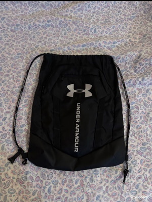 Under Armour gym bag like new
