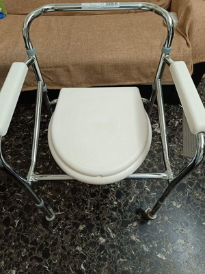 Portable folding toilet used with wheels