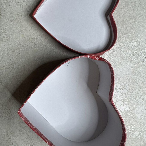 Paper heart-shaped box, small