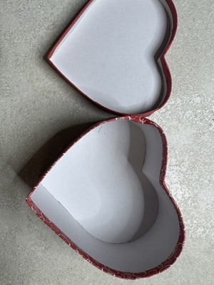 Paper heart-shaped box, small
