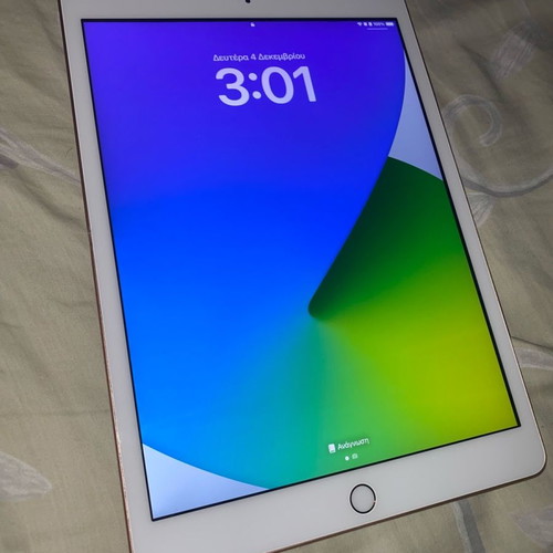 iPad used in excellent condition with original box