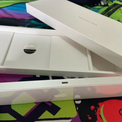 Apple Magic Keyboard lightning used with box and cable