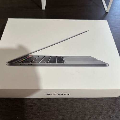 MacBook Pro 13 like new, 512GB, 13.3 inch with backpack and laptop stand