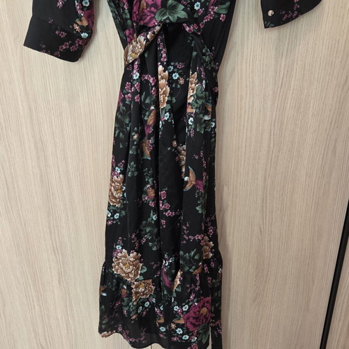 Teem long dress with belt, like new, black with colorful patterns