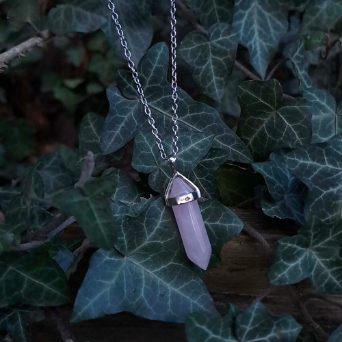 Rose quartz crystal pendant used with silver chain