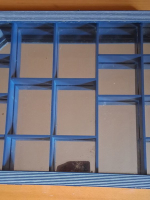 Display case for miniatures, hanging with mirror