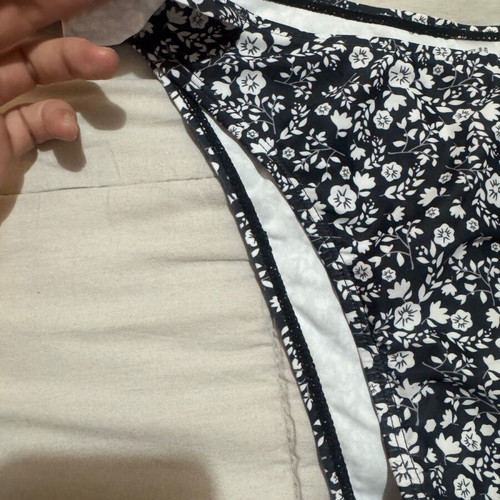 Women's swimsuit bottom like new, size L, black and white