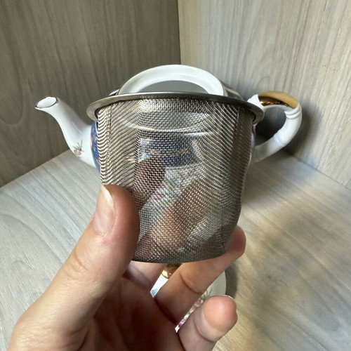Porcelain teapot with strainer