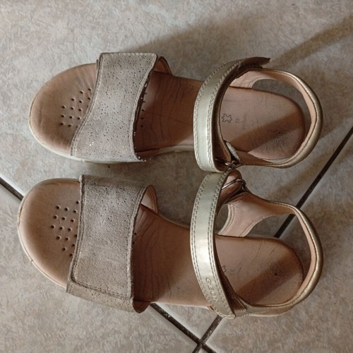 Geox Sandal Haiti like new, size 32, gold