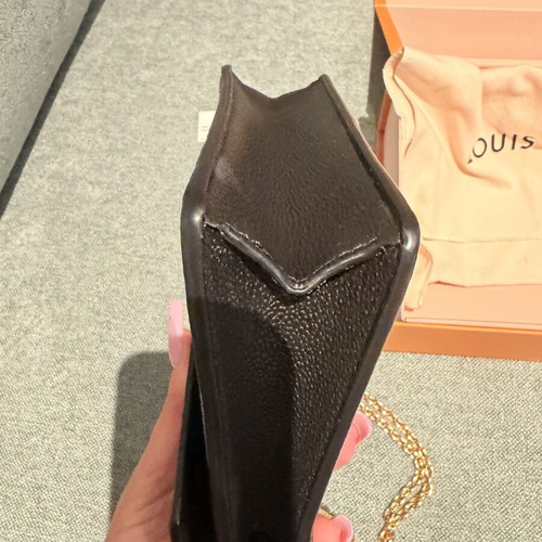 Rosy Wallet on Chain Louis Vuitton new, black and gold