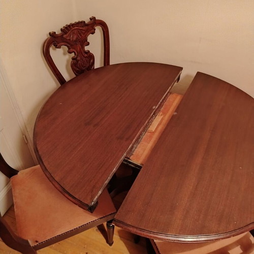 Dining set made of solid wood like new with extendable round table, 4 chairs and large buffet cabinet