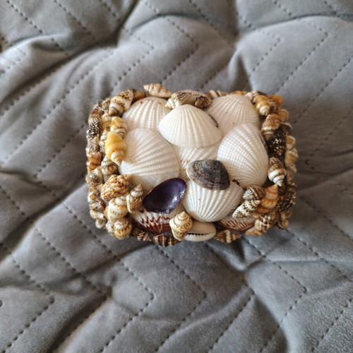Small jewelry box decorated with seashells like new
