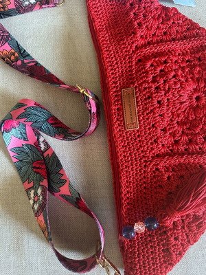 Χειροποίητη πλεκτή τσάντα χιαστί κόκκινη κατόπιν παραγγελίας