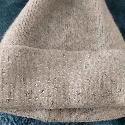 Hat like new with removable pompom and subtle rhinestones gray