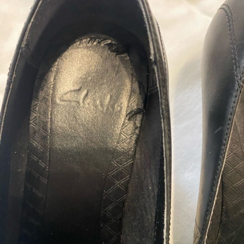 Clarks black pumps used with strap size 37
