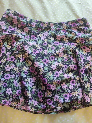 Skort floral Zara like new, slim fit, lilac and green floral pattern