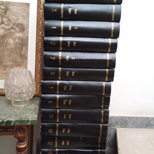 Papyrus Larousse Encyclopedia complete set like new