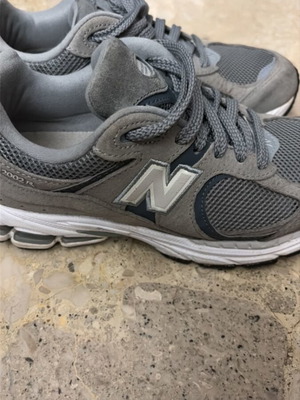 New Balance athletic shoes used, gray and blue, size 39.5