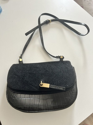 Zara crossbody bag used, black