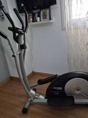 Alpine Fitness C50 elliptical trainer like new with adjustable resistance