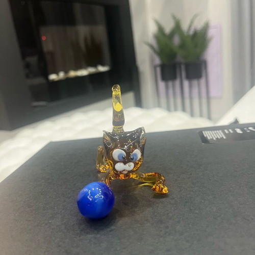 Glass cat miniature like new, handmade with details