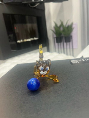 Glass cat miniature like new, handmade with details