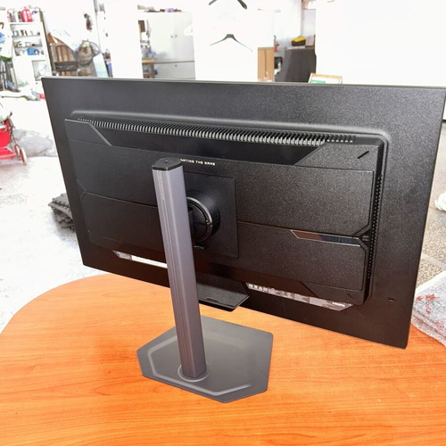 Gigabyte Monitor 27” 4K 320Hz New with HDMI 8K Cable