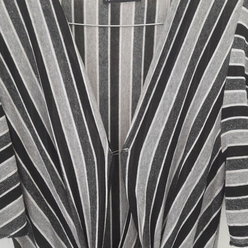 Dress with V neckline, like new, black and white, size M