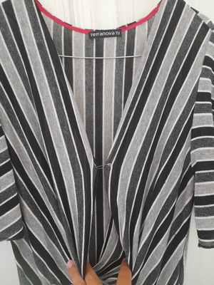 Dress with V neckline, like new, black and white, size M