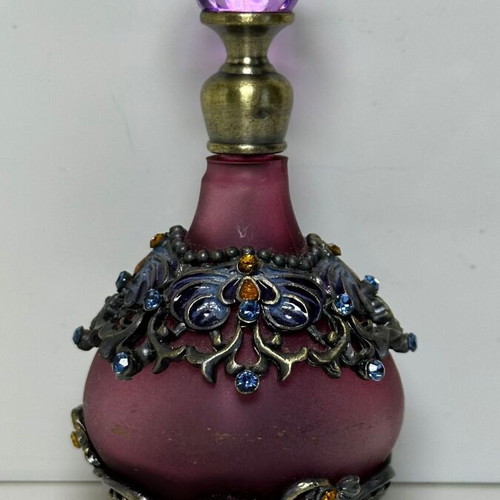 Vintage ornate perfume bottle Yufeng 25ml purple