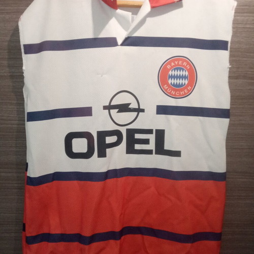 Bayern Munich jersey used, size M, cut sleeves, Effenberg replica