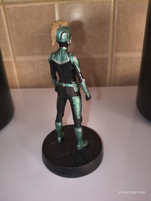 Captain Marvel figure like new