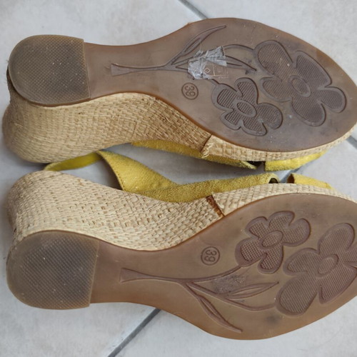 Elite yellow platform shoes size 39 like new