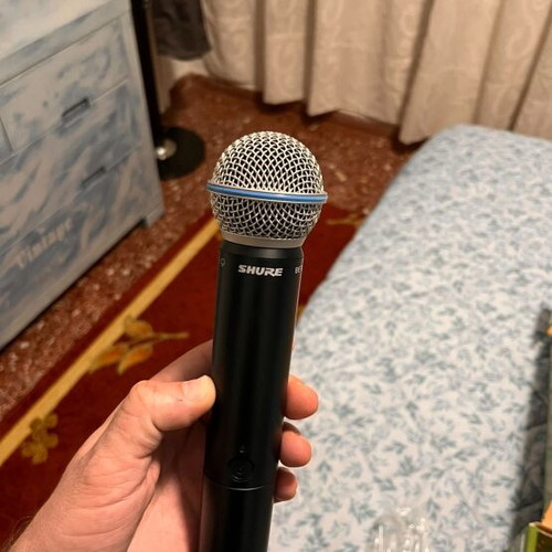 Shure wireless microphone like new, professional use, with box