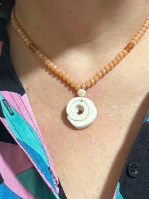 Necklace with glass beads and real shell, new, adjustable, handmade