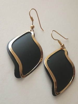 Dangling earrings new with black matte and gold details