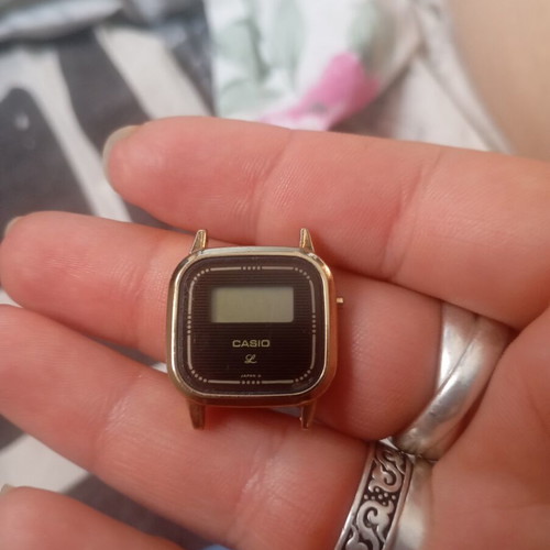 Casio LF-140G vintage digital watch case, gold tone