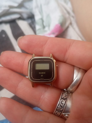 Casio LF-140G vintage digital watch case, gold tone