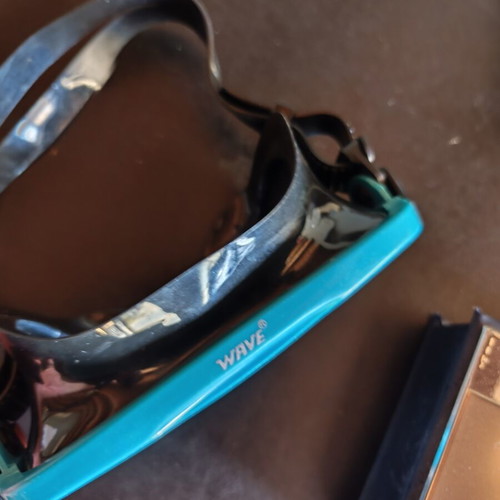 Wave snorkeling mask used, tempered glass lens