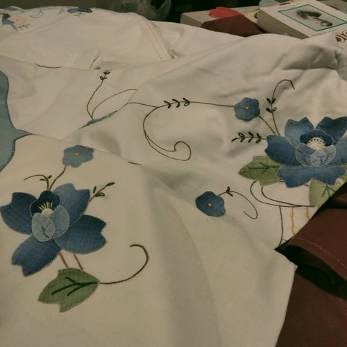Vintage embroidered bed sheet and 7 pillowcases dowry set like new