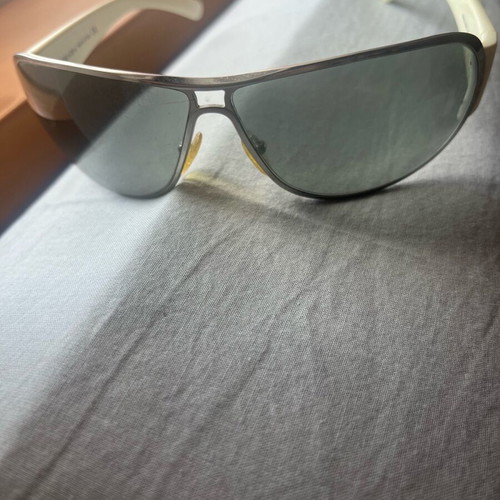 Prada sunglasses like new, white