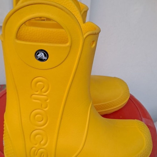Crocs children's rain boots like new, size C 12, yellow