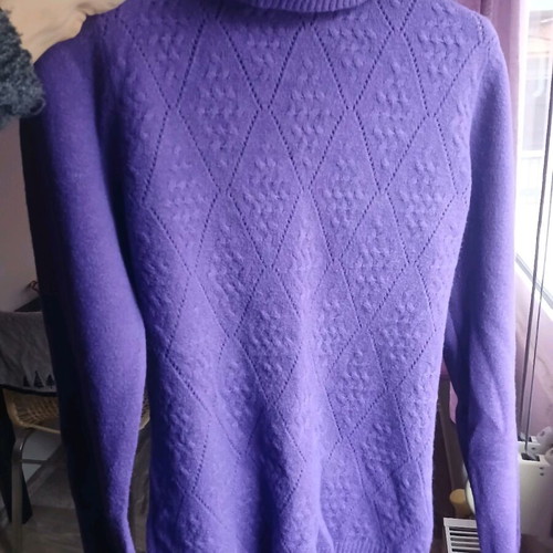 Turtleneck sweater small size like new, purple, soft knit