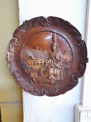 Decorative item used from France, paste material