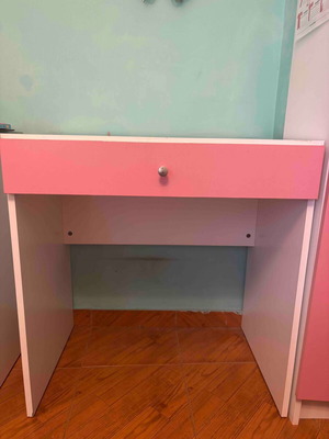 Children's desk with protective glass and pink drawer