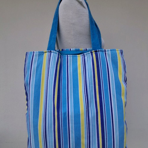 Beach bag like new, shoulder type, blue and yellow