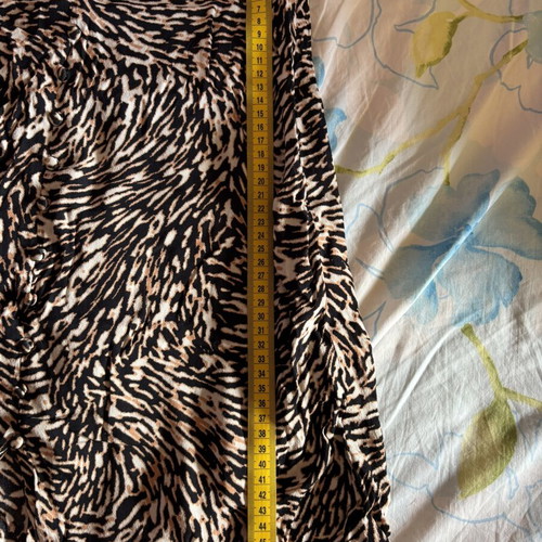Leopard skirt like new with front button details, size XS